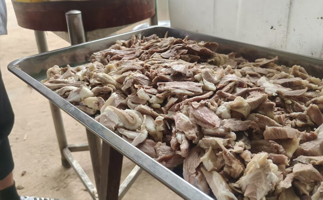 初伏至，新東電為家人們準備了美味羊肉湯！